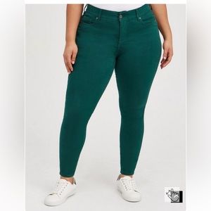 Torrid Bombshell Skinny Super Soft High-Rise Jean 18r in Botanical Garden